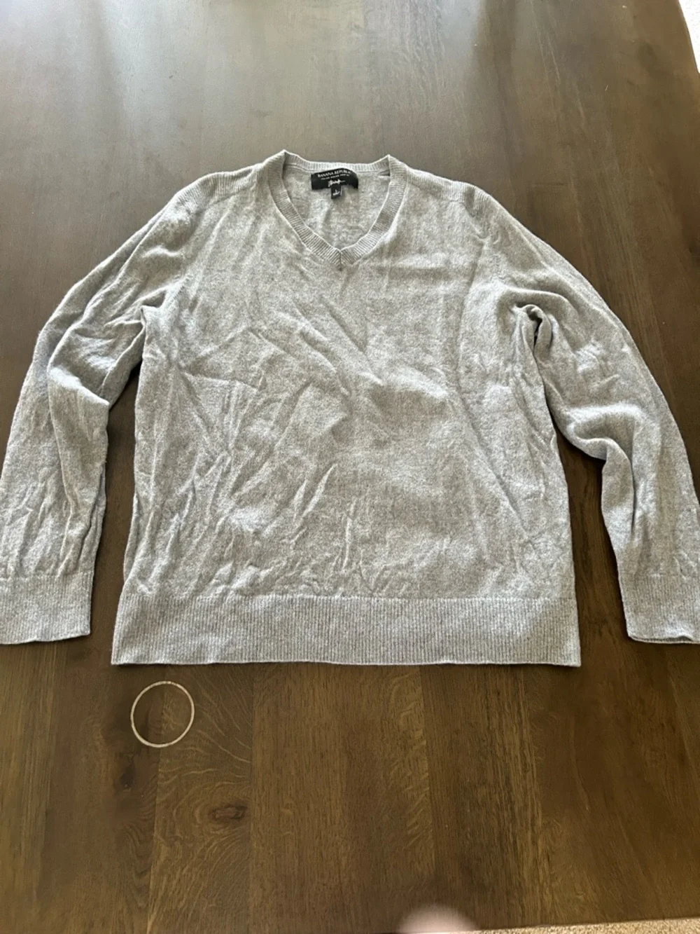 Banana Republic light gray Italian merino yarn wool long sleeve sweater v neck